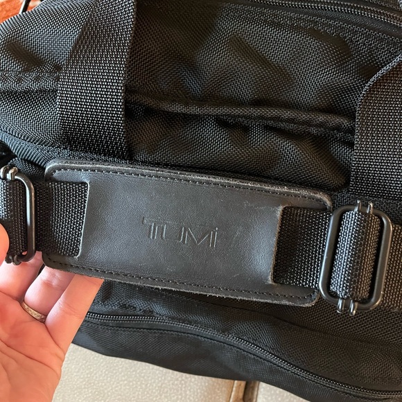 TUMI loved Messenger Bag - Picture 2 of 6